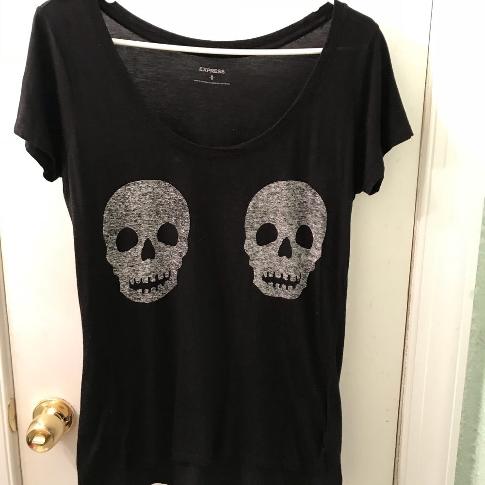 EXPRESS Black Tee with skulls